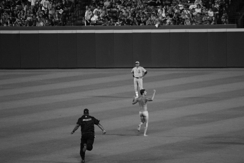 Illustration for article titled Naked Idiot On Turner Field Delays Athletics-Braves Game